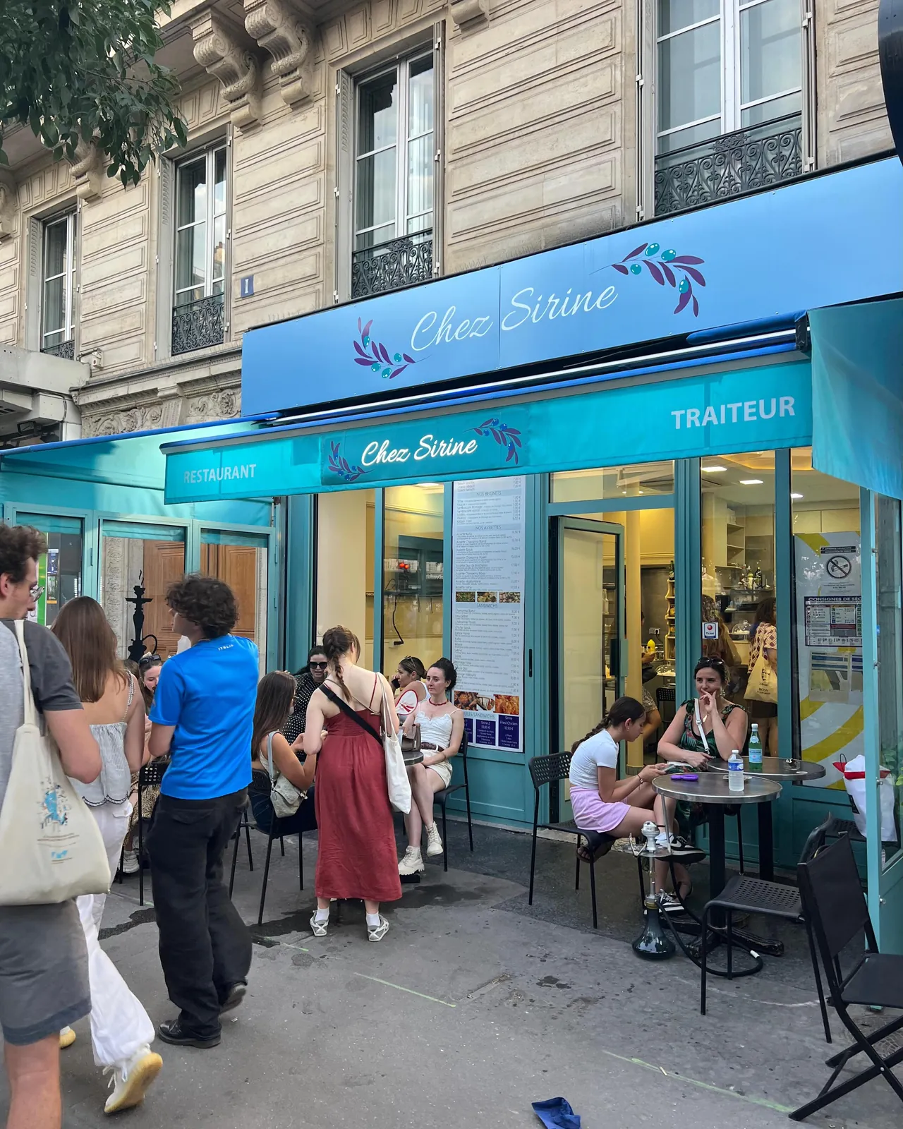 La devanture de Chez Sirine, traiteur libanais, Place Léon Blum à Paris